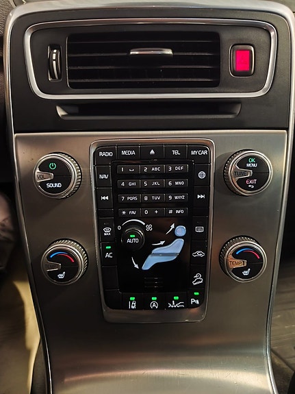 Volvo V60 Cross Country 13 of 22