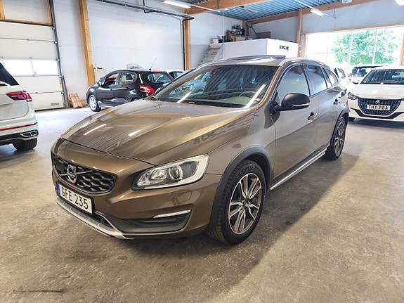 Volvo V60 Cross Country 3 of 22