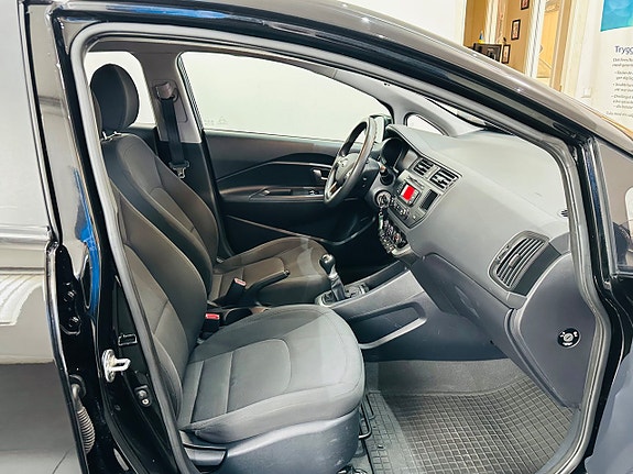 Kia Rio 12 of 19
