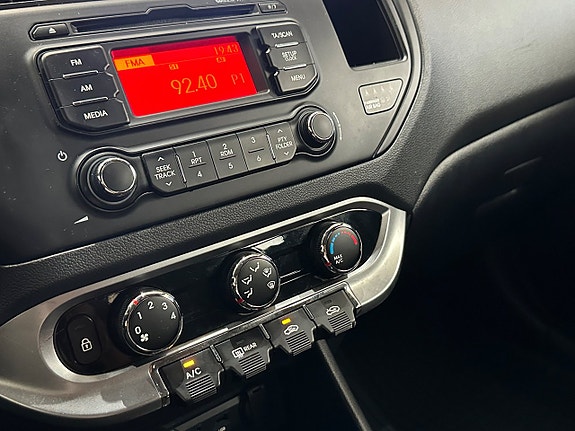 Kia Rio 17 of 19