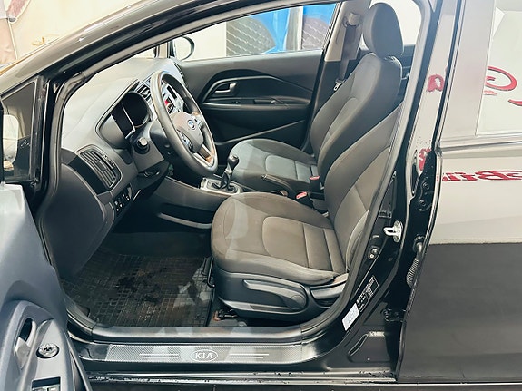 Kia Rio 10 of 19