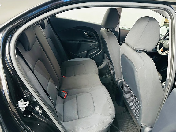 Kia Rio 16 of 19