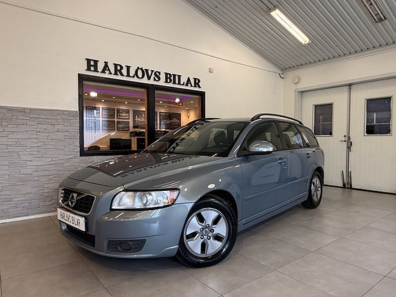 Volvo V50 2 of 16