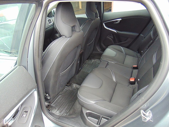 Volvo V40 9 of 11
