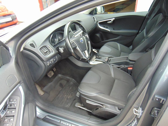 Volvo V40 8 of 11