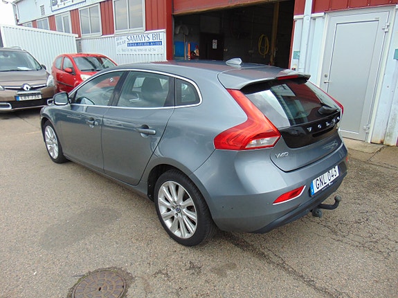 Volvo V40 4 of 11