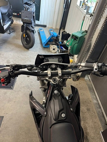 Rieju MRT Supermotard Black Edition E5+ 6 of 6