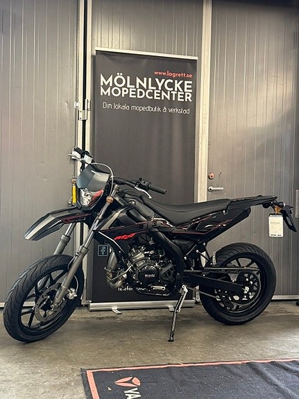 Rieju MRT Supermotard Black Edition E5+ 4 of 6