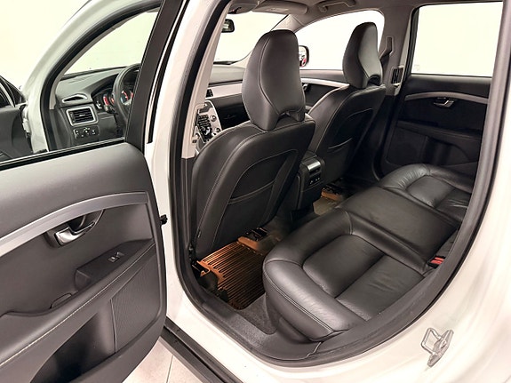 Volvo XC70 14 of 30