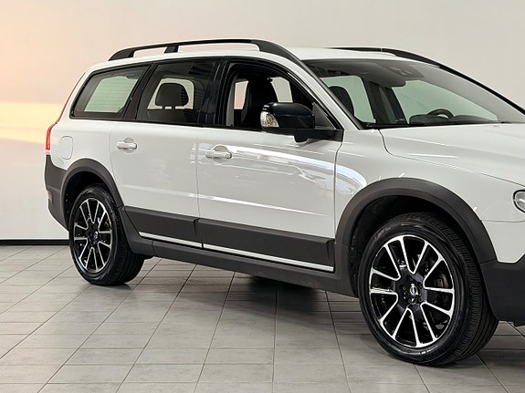 Volvo XC70 2 of 30