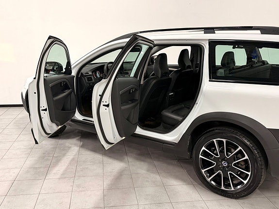 Volvo XC70 13 of 30
