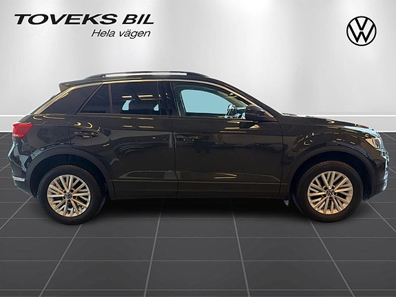 Volkswagen T-Roc 2 of 11