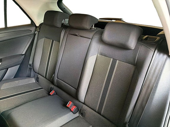 Volkswagen T-Roc 10 of 11