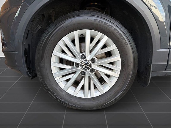 Volkswagen T-Roc 8 of 11