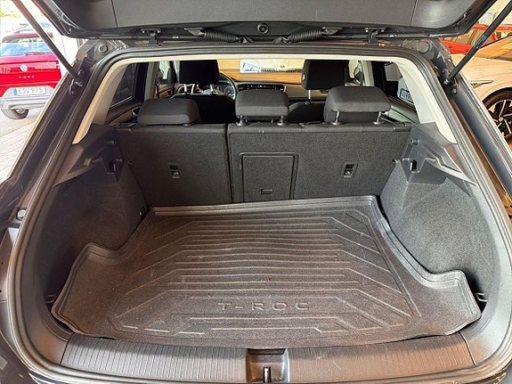 Volkswagen T-Roc 11 of 11
