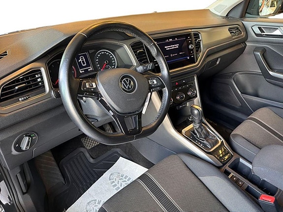 Volkswagen T-Roc 9 of 11