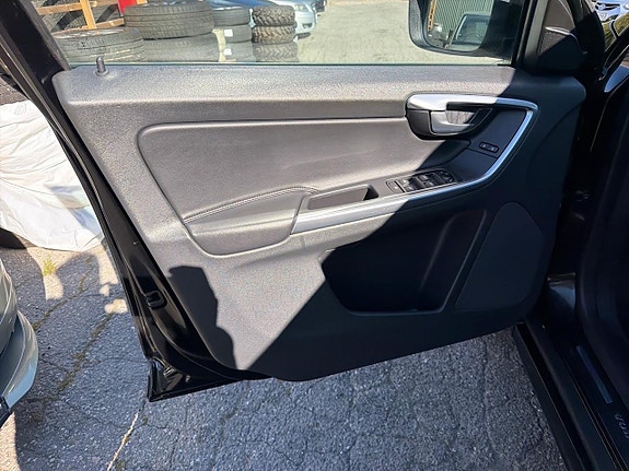 Volvo XC60 23 of 25