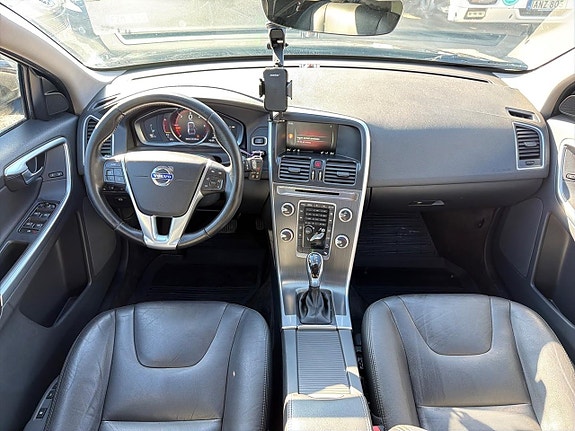 Volvo XC60 14 of 25
