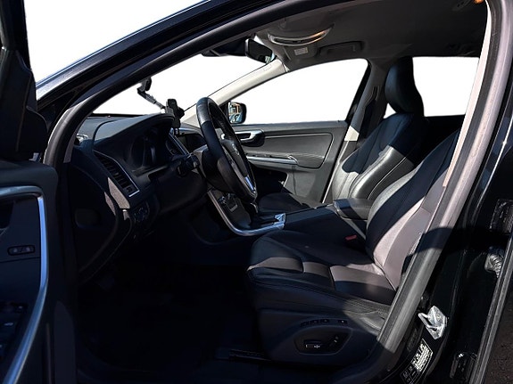Volvo XC60 16 of 25
