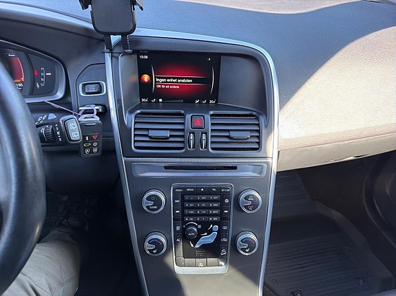 Volvo XC60 13 of 25