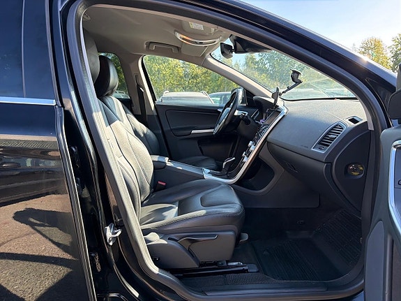 Volvo XC60 15 of 25