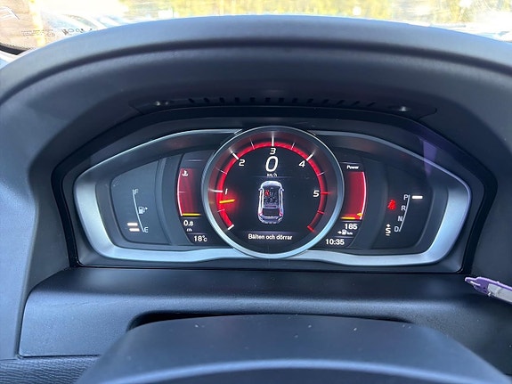 Volvo XC60 10 of 25