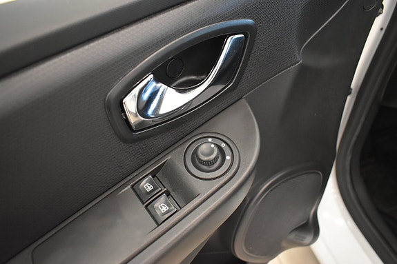 Renault Clio 12 of 18