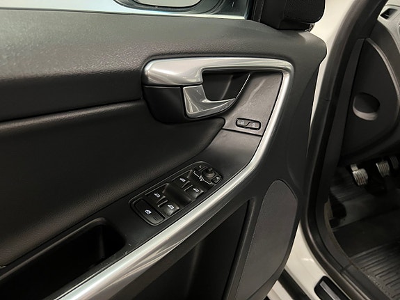 Volvo XC60 10 of 24