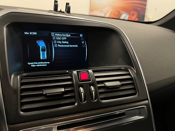 Volvo XC60 13 of 24