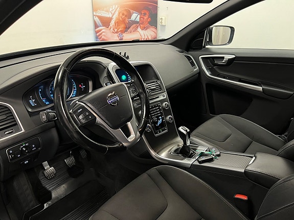 Volvo XC60 11 of 24