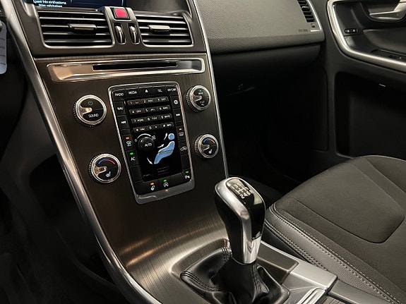 Volvo XC60 14 of 24