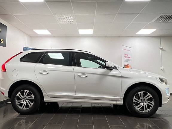 Volvo XC60 2 of 24