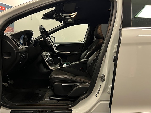 Volvo XC60 8 of 24
