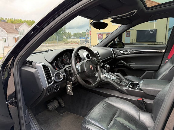 Porsche Cayenne 9 of 11