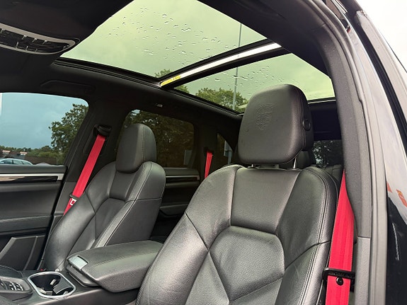 Porsche Cayenne 10 of 11