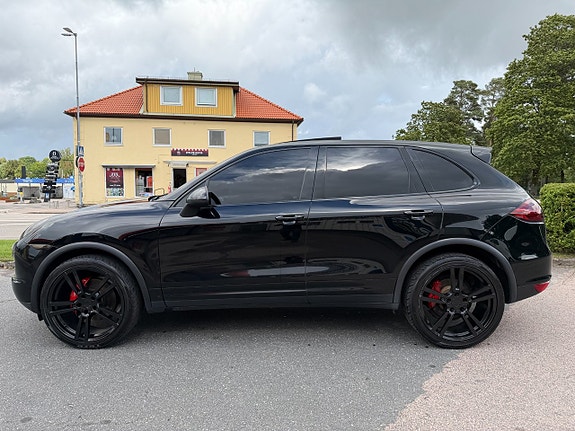 Porsche Cayenne 2 of 11