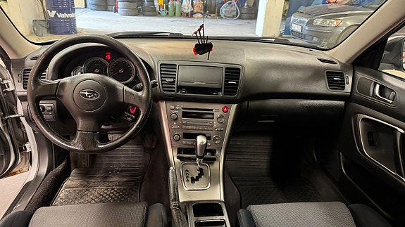 Subaru Legacy 11 of 20