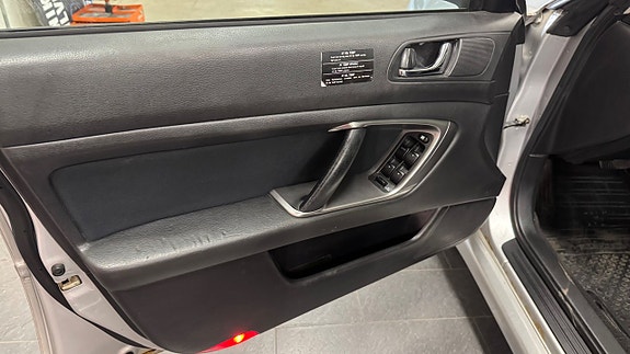 Subaru Legacy 8 of 20