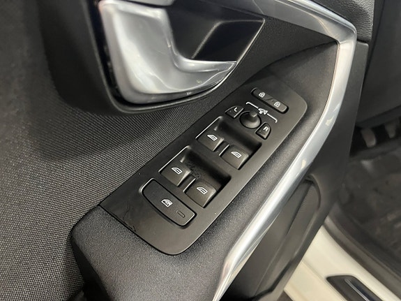 Volvo V40 12 of 22