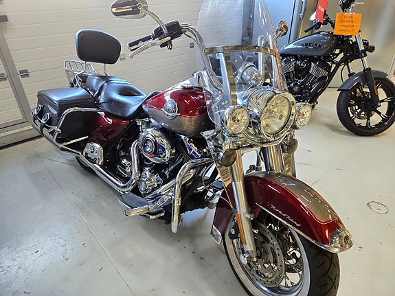 Harley-Davidson ROAD KING CLASSIC 3 of 4