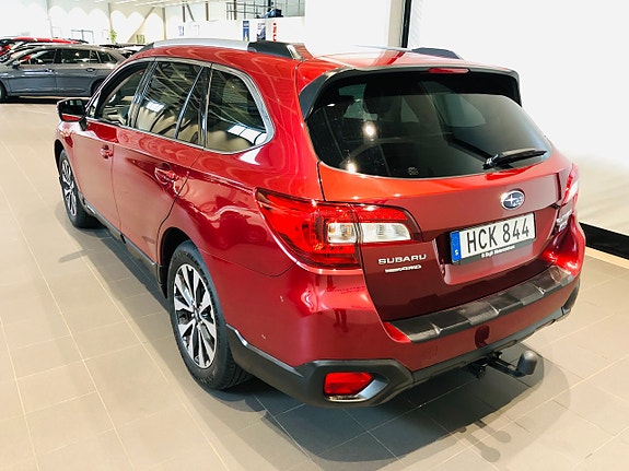 Subaru Outback 4 of 9