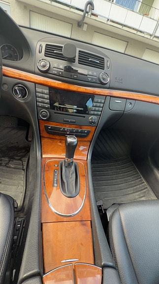 Mercedes-Benz E280 6 of 7