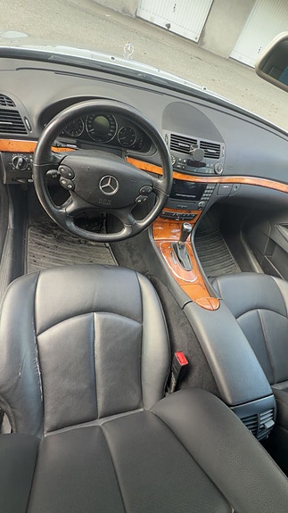 Mercedes-Benz E280 4 of 7