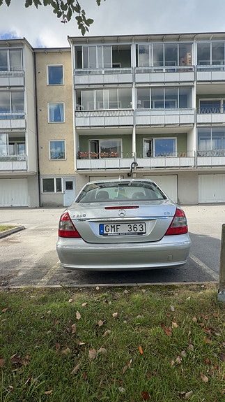 Mercedes-Benz E280 2 of 7