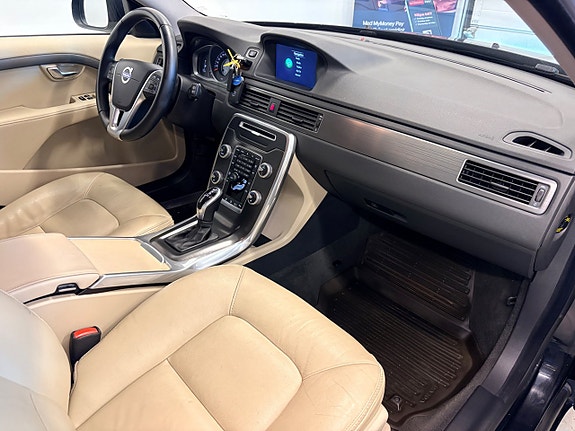 Volvo V70 17 of 30