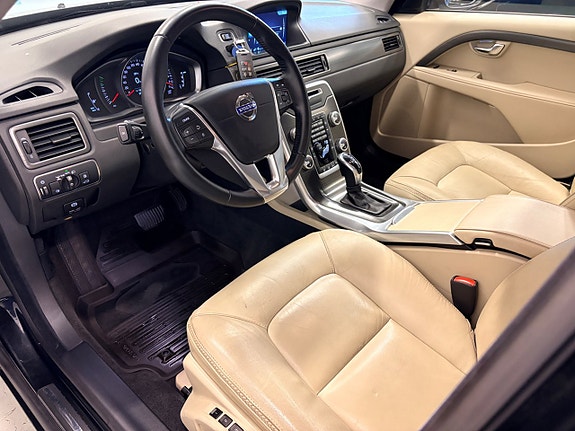 Volvo V70 16 of 30