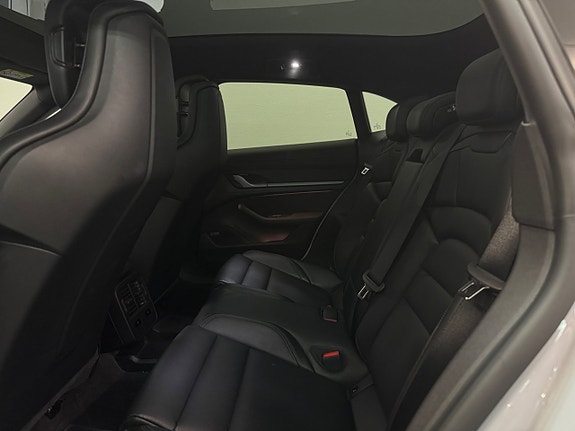 Porsche Taycan 4S 16 of 19