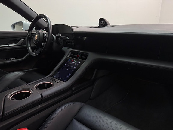 Porsche Taycan 4S 7 of 19