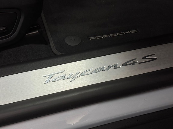 Porsche Taycan 4S 10 of 19