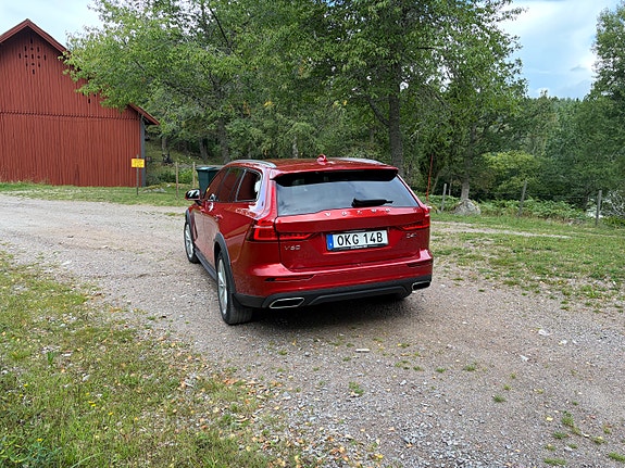 Volvo V60 Cross Country 3 of 7